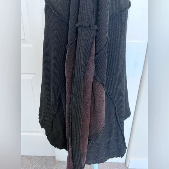 NWT POL Black Brown Waffle Knit Comfy Boyfriend Oversized Top Raw Edges Sz Small - Picture 2 of 8